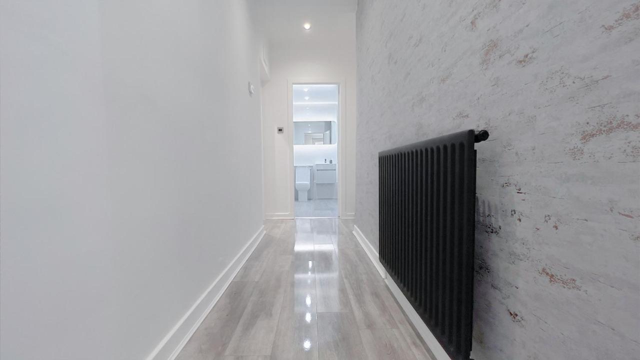 Stunning Luxury Apartment Near Motherwell วิชอว์ ภายนอก รูปภาพ