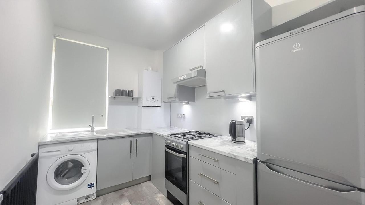 Stunning Luxury Apartment Near Motherwell วิชอว์ ภายนอก รูปภาพ