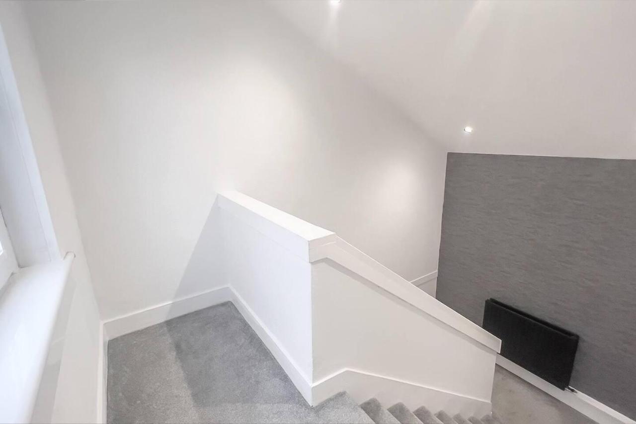 Stunning Luxury Apartment Near Motherwell วิชอว์ ภายนอก รูปภาพ
