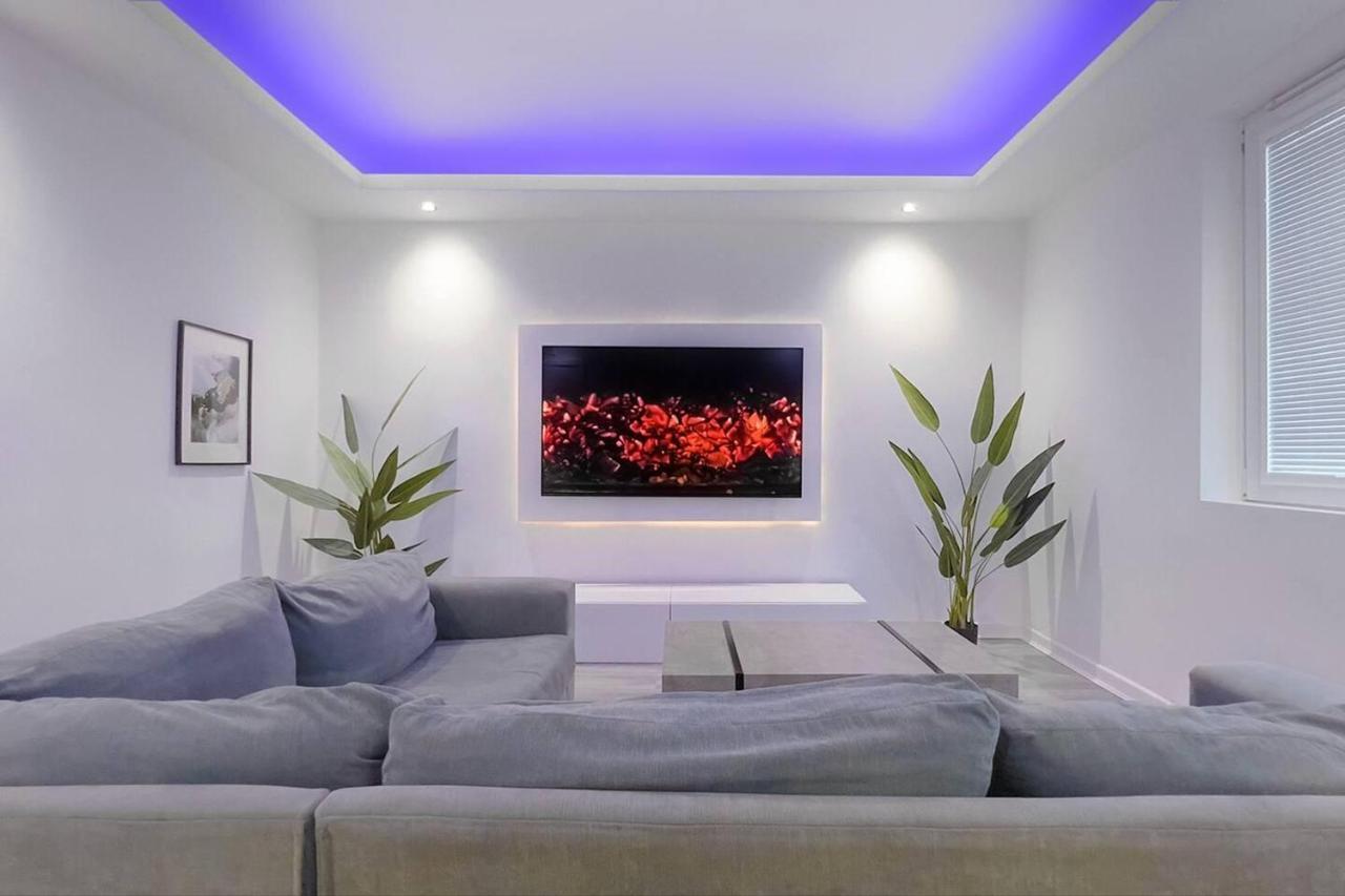 Stunning Luxury Apartment Near Motherwell วิชอว์ ภายนอก รูปภาพ