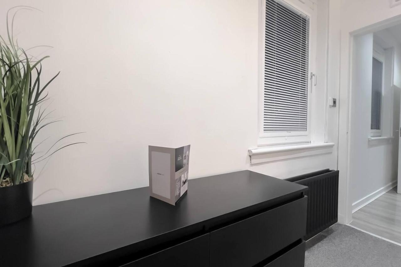 Stunning Luxury Apartment Near Motherwell วิชอว์ ภายนอก รูปภาพ