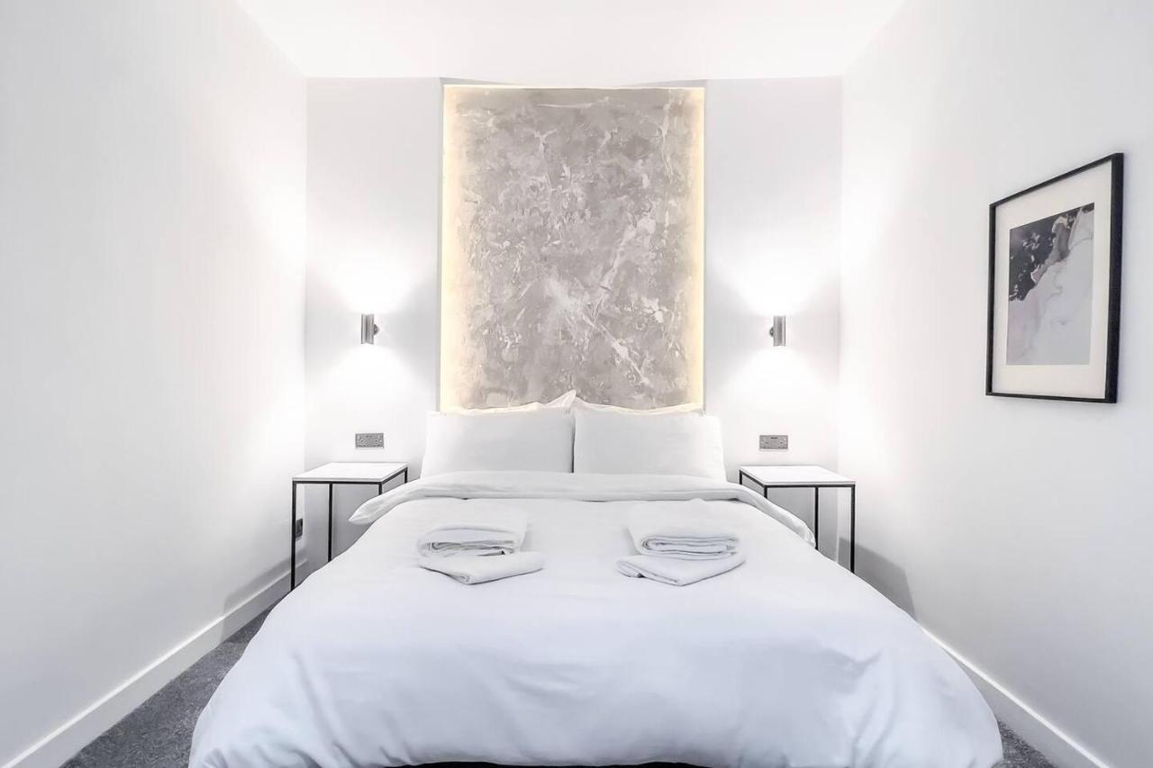Stunning Luxury Apartment Near Motherwell วิชอว์ ภายนอก รูปภาพ