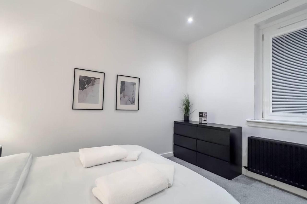 Stunning Luxury Apartment Near Motherwell วิชอว์ ภายนอก รูปภาพ