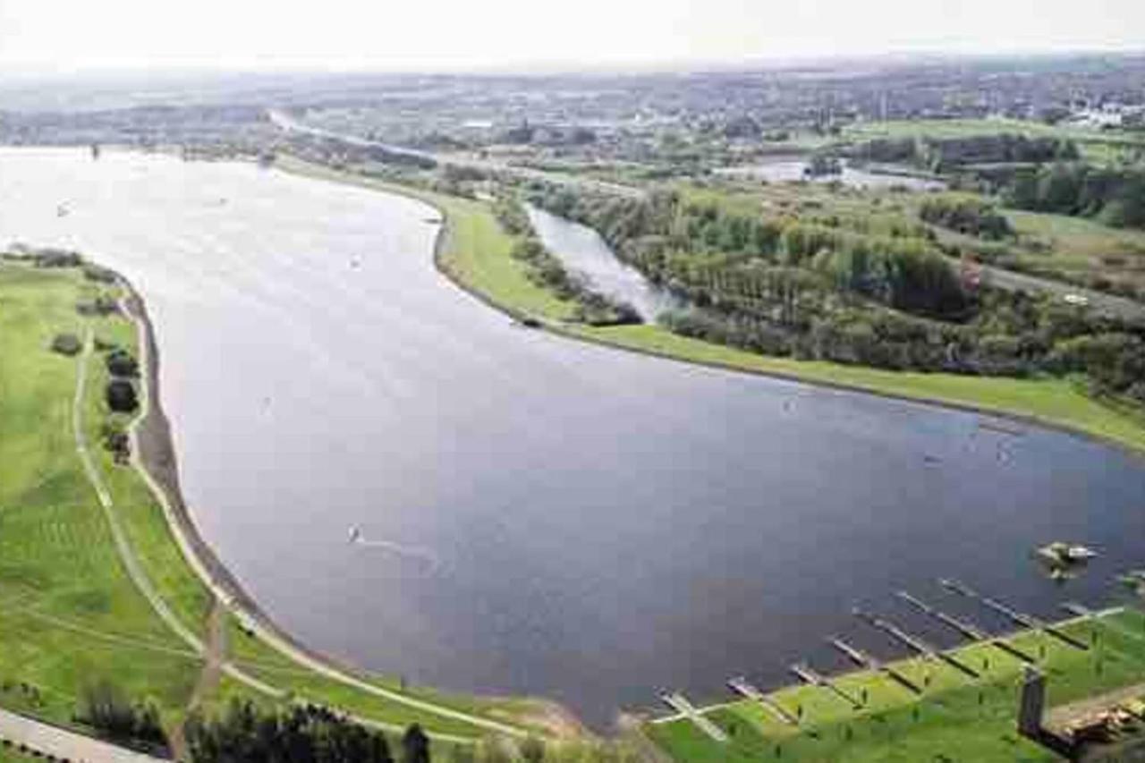 Stunning Luxury Apartment Near Motherwell วิชอว์ ภายนอก รูปภาพ